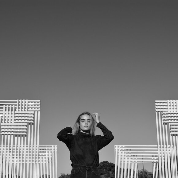 Meet your Posher, Lauren - Picture 2 of 4